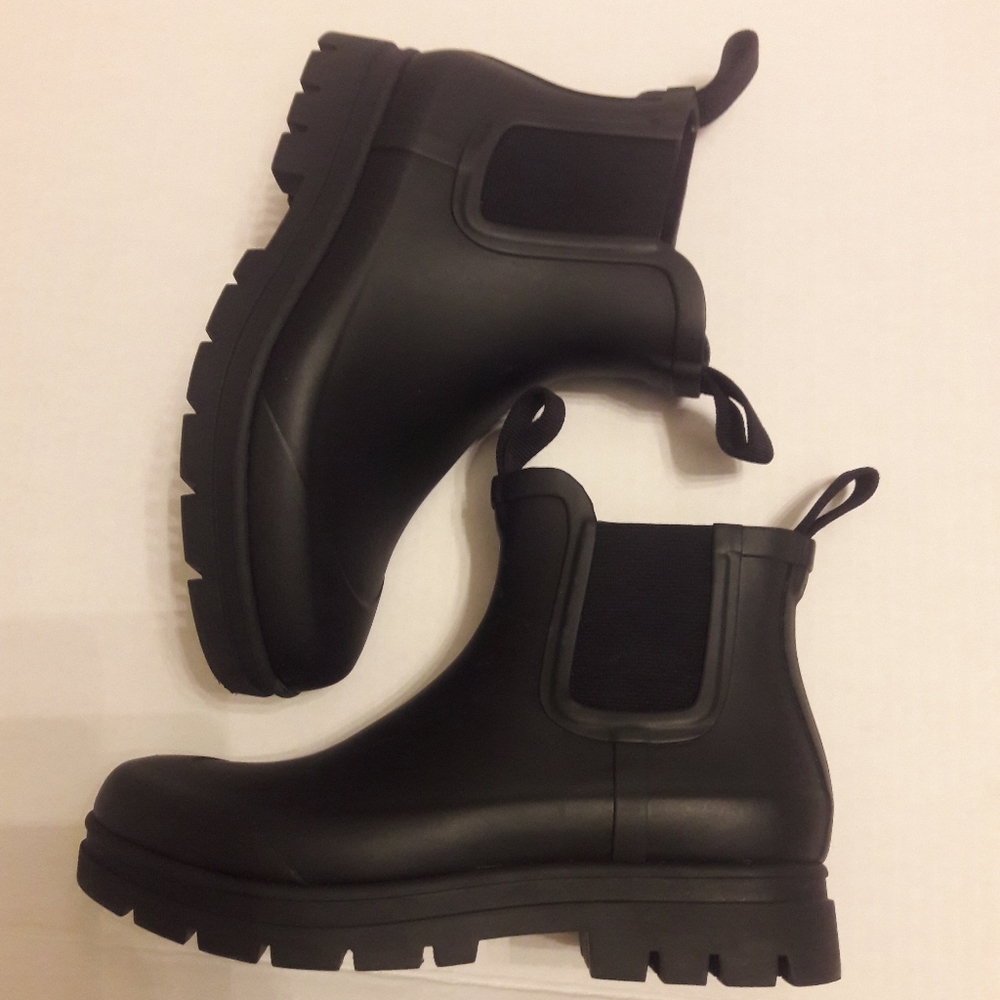 Everlane/ Black/ Rainboots